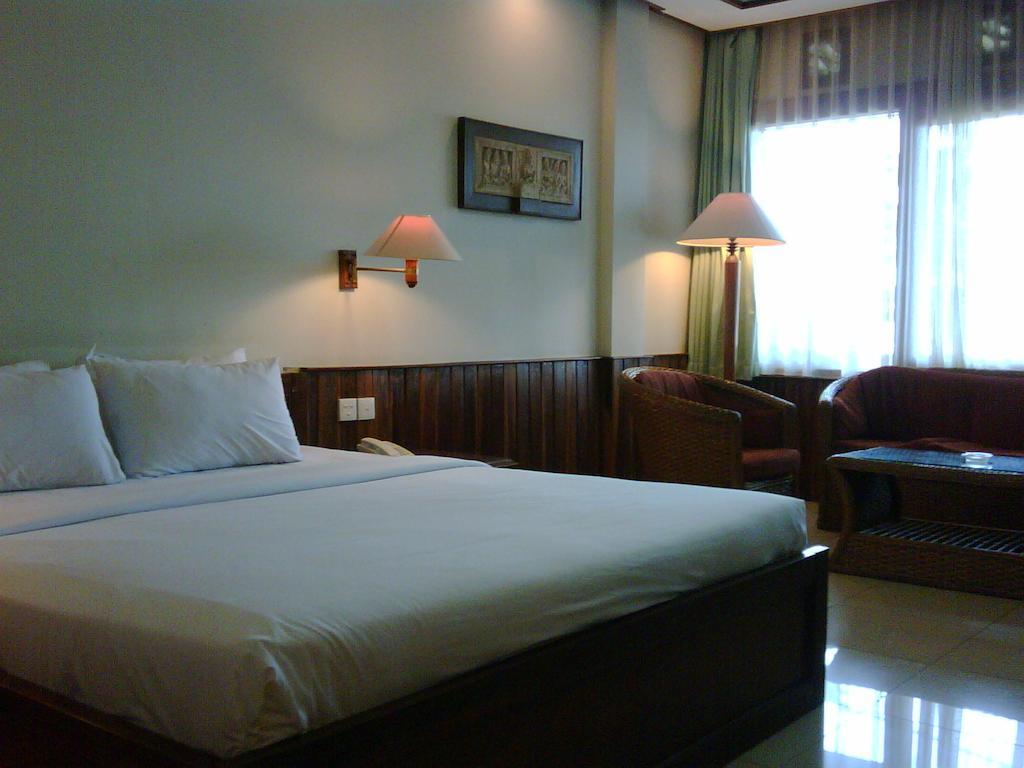 Sunrise Hotel Beach Pangandaran Rum bild